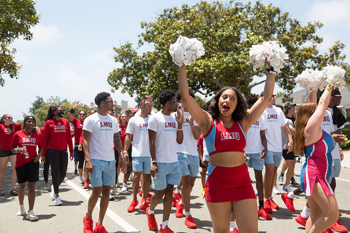 Students and cheerleaders walking in the 4th of July parade
